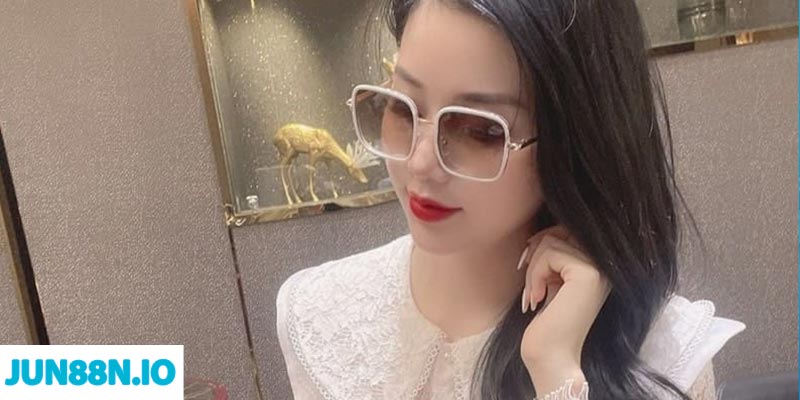 Trần Huyền Linh - Hồ Sơ CEO Game Ăn Tiền Tỷ Đô Tại Jun88 1 Giới thiệu thông tin về Trần Huyền Linh